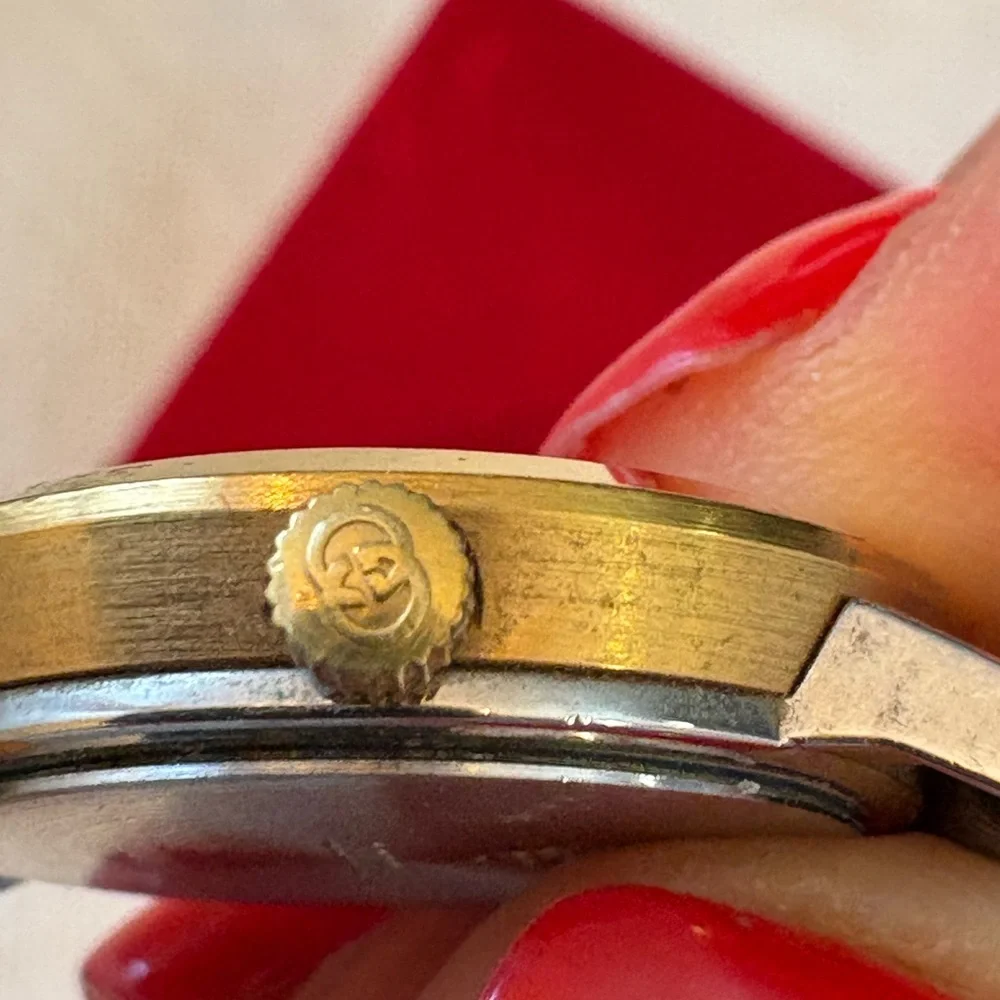 Vintage Gucci Gold and Black Roman Numeral Watch Swiss Made - Picture 8 of 13